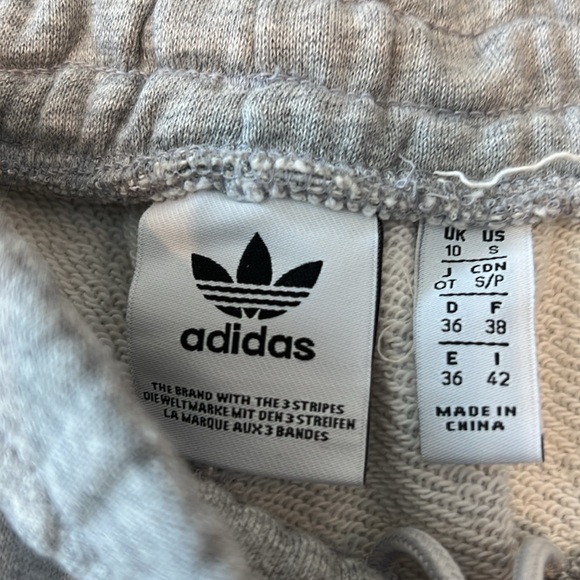 ADIDAS Sweatpants with contrast waist and pocket detail - Picture 4 of 5